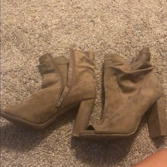 Open toed booties - Picture 2 of 4